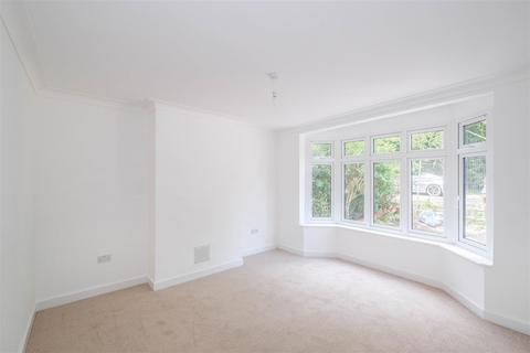 4 Woodberry Way, London, E4 7DX