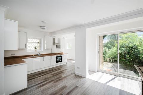 4 Woodberry Way, London, E4 7DX