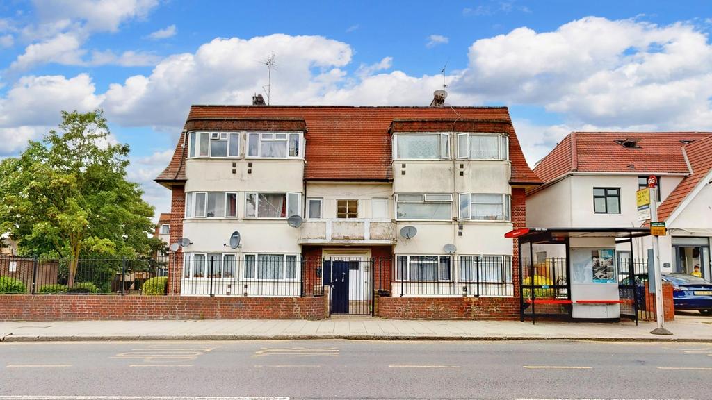 Clifford Court, London 2 bed property for sale £295,000