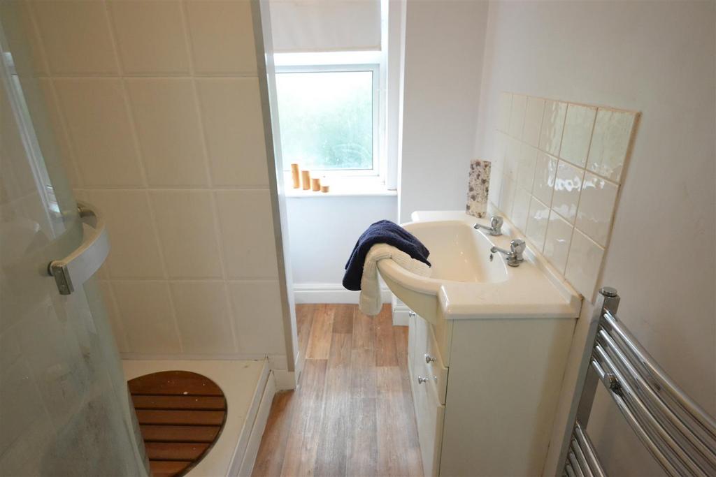 Bathroom suite