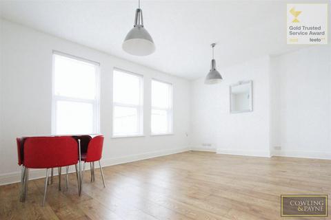 2 bedroom apartment to rent, High Street,  Wickford