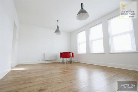 2 bedroom apartment to rent, High Street,  Wickford