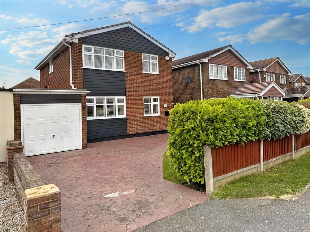 Central Avenue, Canvey Island SS8 4 bed house for sale £390,000