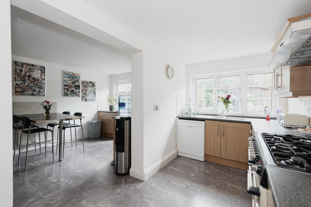 Grafton Road, Worcester Park 3 bed semidetached house £740,000