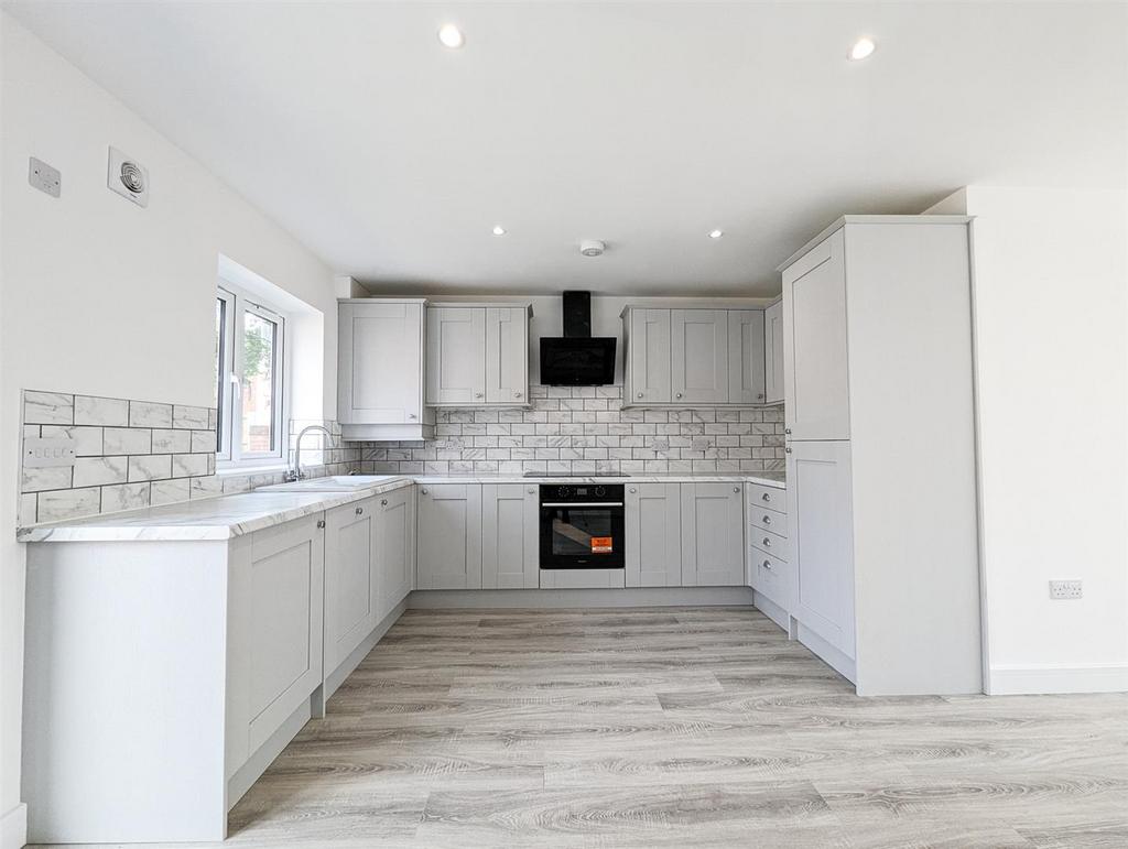 Kitchen (2).jpg