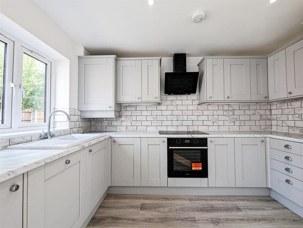 Kitchen (1).jpg