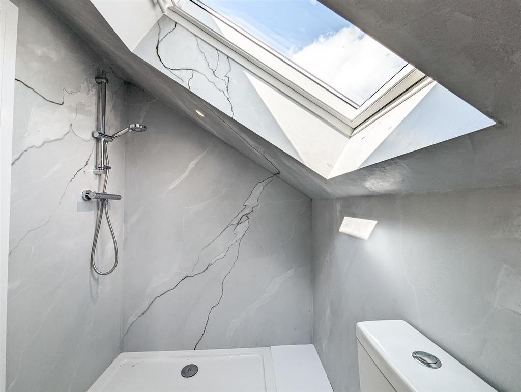 Upstairs main bathroom (1).jpg
