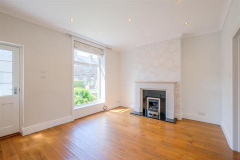33 Adelphi Road, Huddersfield, HD3 4BB