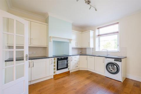 33 Adelphi Road, Huddersfield, HD3 4BB