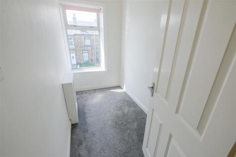 33 Adelphi Road, Huddersfield, HD3 4BB