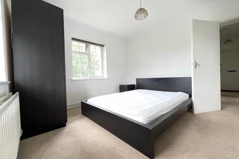 35, Marian Court Robin Hood Lane, Sutton, SM1 2SB