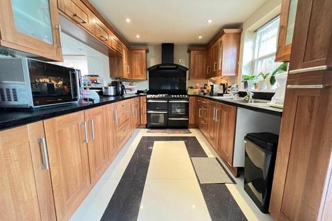 6 bedroom house for sale - Cambridge Road, Ilford