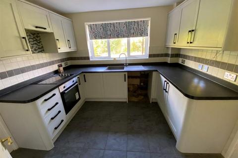 3 bedroom detached house to rent, Beechfields Way, Newport