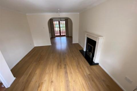 3 bedroom detached house to rent, Beechfields Way, Newport