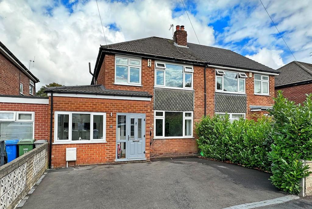 Wentworth Avenue, Timperley 3 bed semidetached house £475,000