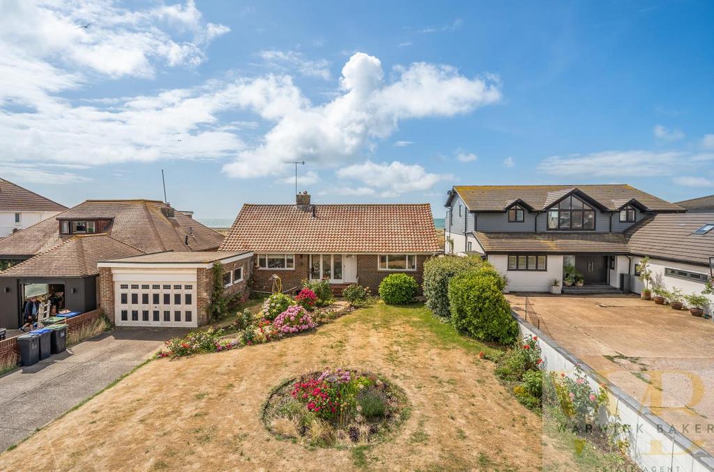 Old Fort Road, ShorehamBySea 2 bed detached bungalow for sale £