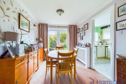 3 bedroom semi-detached house for sale - Kingfisher Close, Sittingbourne, ME9