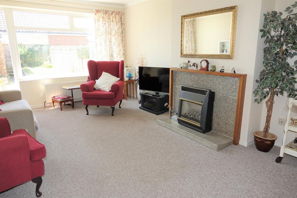 Marine Drive, Selsey 2 bed semidetached bungalow for sale £320,000