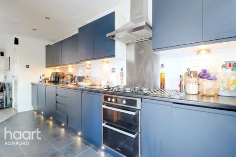 11 Silver Way, Romford, RM7 8EX