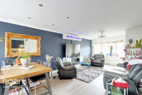 11 Silver Way, Romford, RM7 8EX