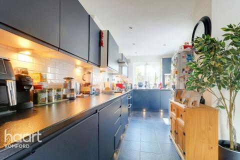 11 Silver Way, Romford, RM7 8EX