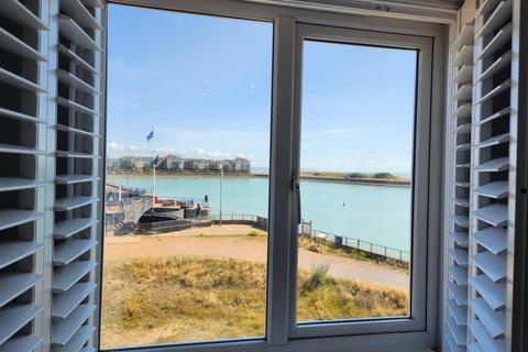 2 bedroom flat for sale, Bermuda Place, Sovereign Harbour South, Eastbourne, BN23