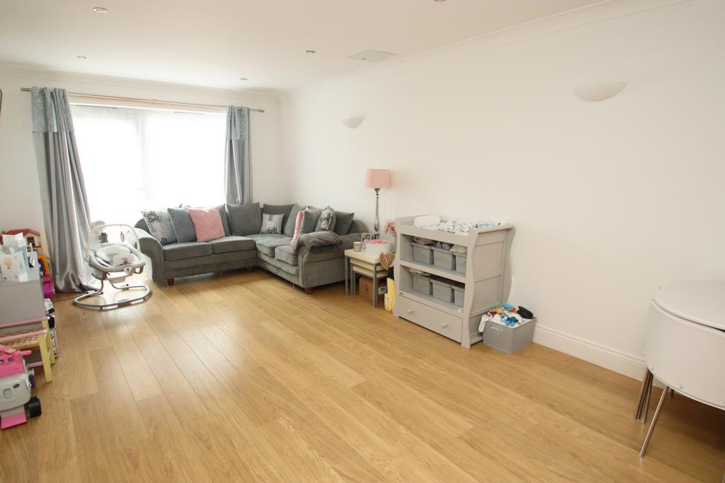 Maylands Drive, Sidcup, DA14 2 bed flat for sale £280,000