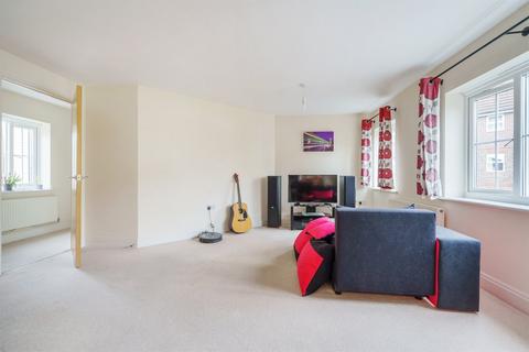 2 bedroom flat for sale, Harwood Close, Codmore Hill, Pulborough, West Sussex, RH20