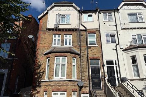 3 bedroom flat to rent, Dean Road, Willesden