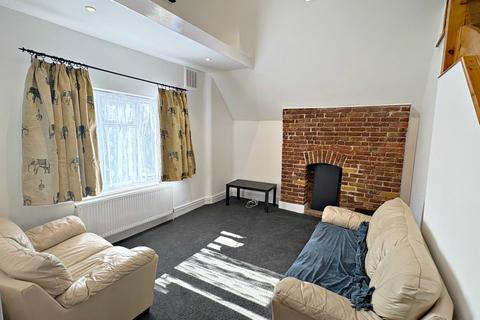 3 bedroom flat to rent, Dean Road, Willesden