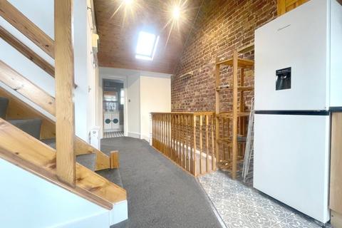 3 bedroom flat to rent, Dean Road, Willesden
