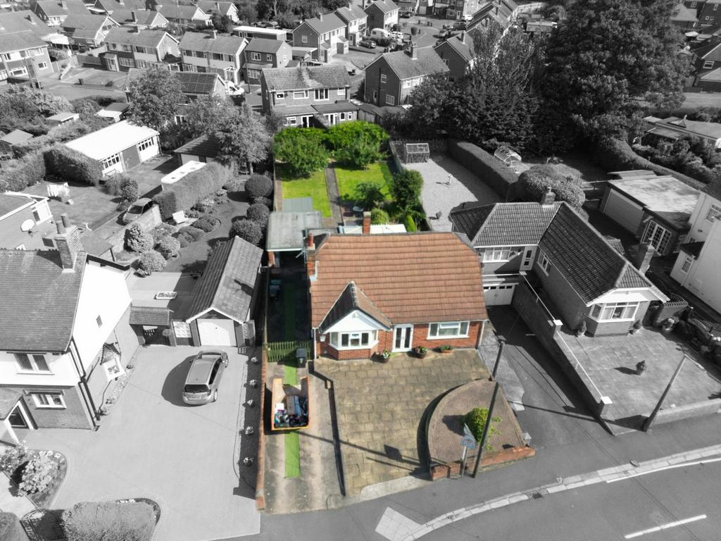 Westfield Road, Swadlincote, Derbyshire, DE11 2 bed detached bungalow