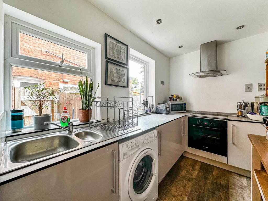 Hermitage Road, Erdington... 2 bed terraced house £1,000 pcm (£231 pw)