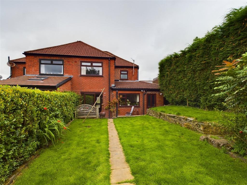 Brookside Avenue, Grotton, Saddleworth 3 bed semidetached house £298,000