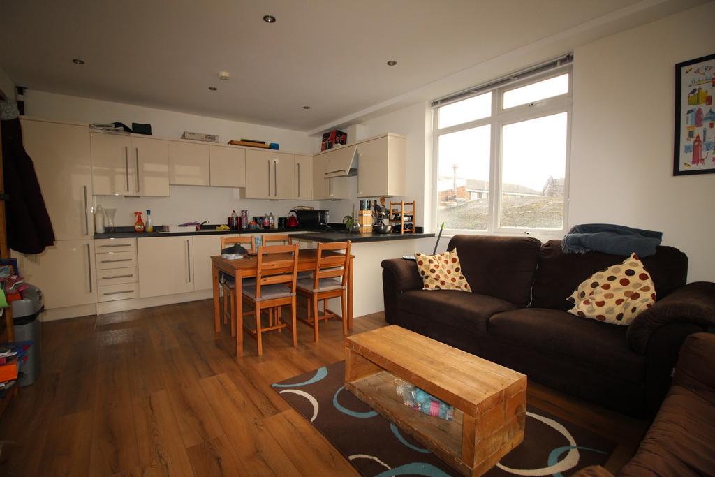 Oak Road, Leatherhead KT22 1 bed flat to rent £1,250 pcm (£288 pw)