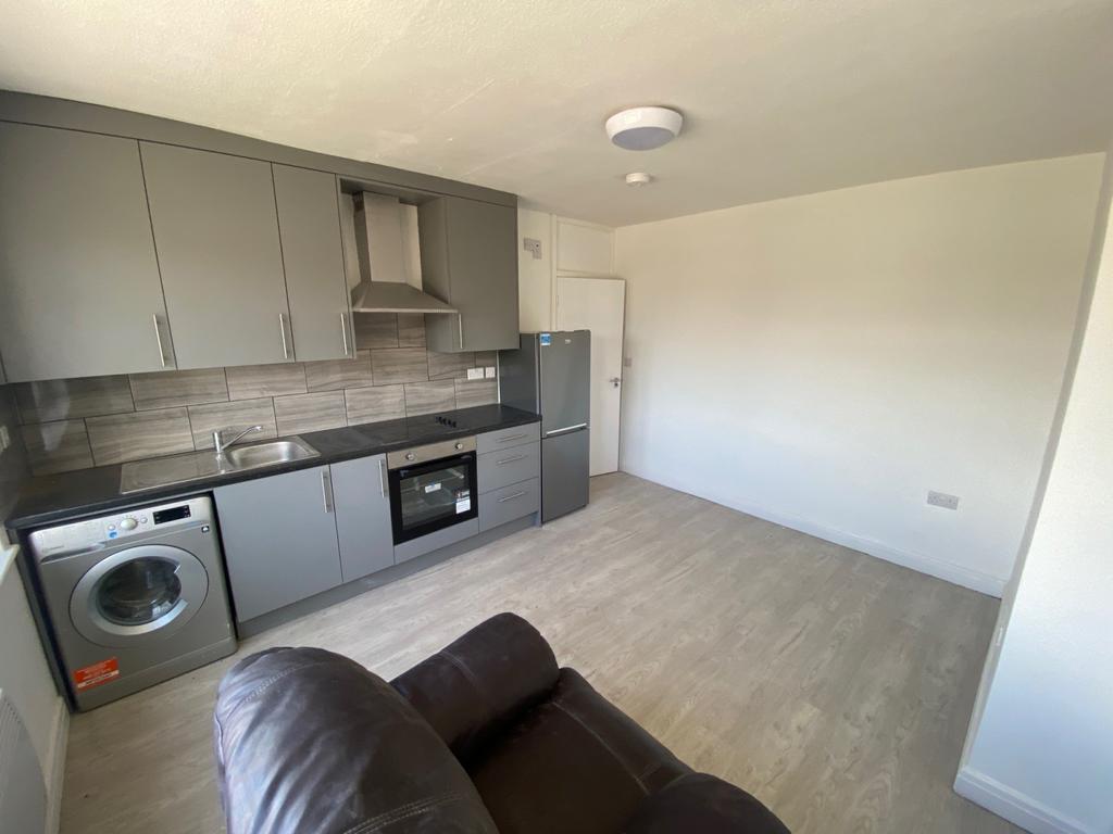 First Floor Flat, Green Parade, Whitton Road, TW3