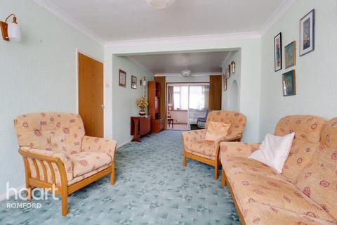 3 bedroom end of terrace house for sale, Eastbrook Drive, Romford