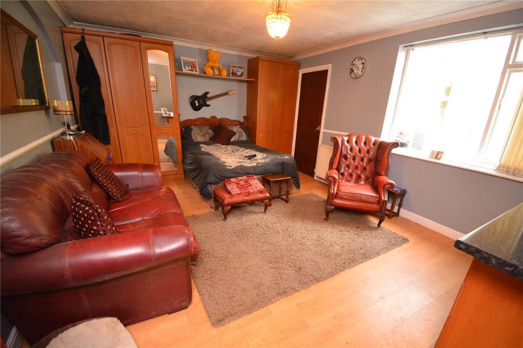 Swanland Avenue, Bridlington, East Yorkshire, YO15 9 bed property with