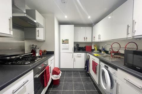 1 bedroom flat to rent, Grantham Road, London E12