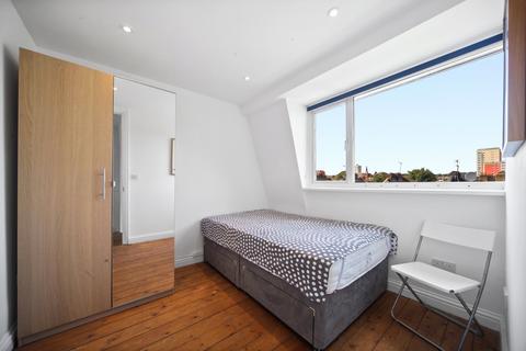 3 bedroom maisonette to rent, Prince Of Wales Road, Kentish Town, London