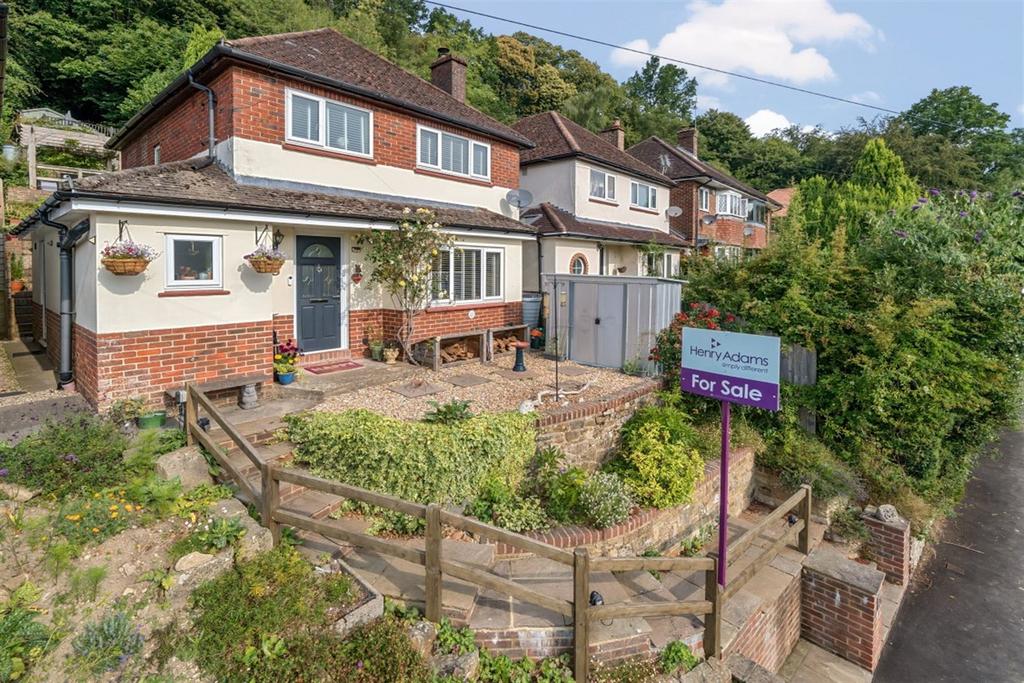 Cherry Tree Avenue, Haslemere, GU27 3 bed detached house £650,000