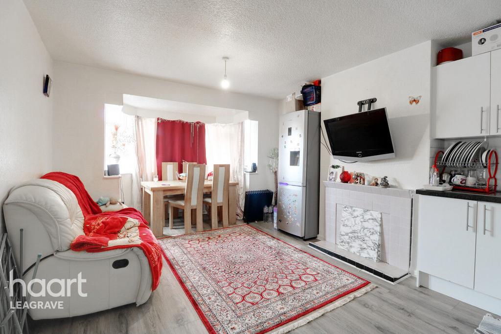 Vincent Road, Luton 2 bed semidetached bungalow for sale £300,000