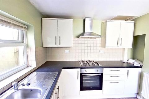 3 bedroom terraced house to rent, Miskin Road, Trealaw