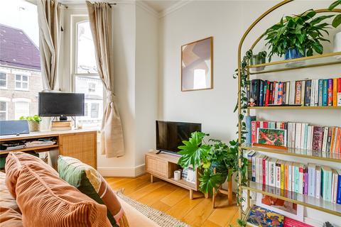1 bedroom apartment to rent, Lindore Road, SW11