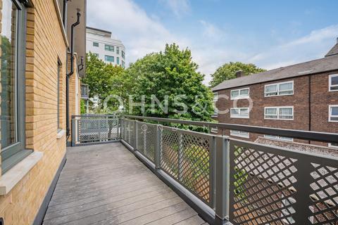 3 bedroom flat to rent, Albany Court, Kew Bridge, London, W4