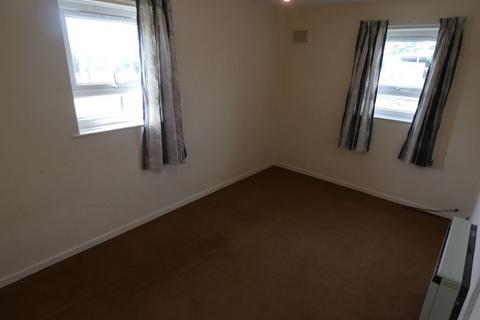 3 bedroom flat to rent, Tarnside, Blackpool, FY4 4RD