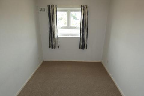 3 bedroom flat to rent, Tarnside, Blackpool, FY4 4RD