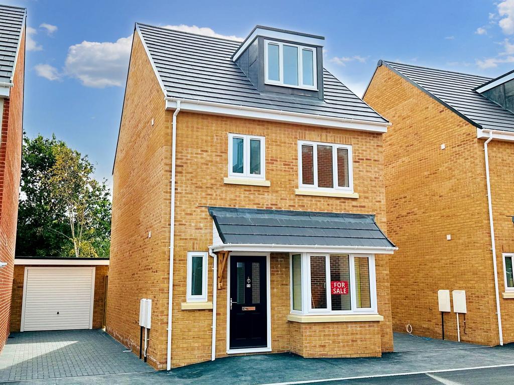 Celandine Close, Weymouth DT4 4 bed detached house for sale £415,000
