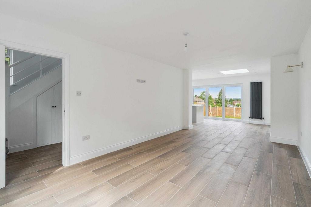 Ashfield Avenue, Bushey 2 bed semidetached house for sale £530,000