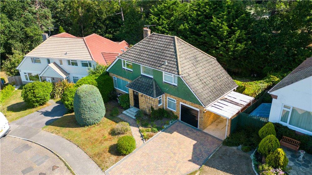 Hurst Hill, Lilliput, Poole, BH14 3 bed detached house for sale £850,000